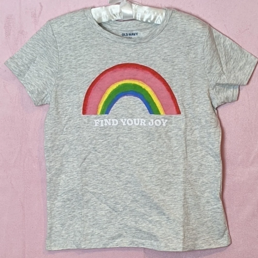 Old Navy Heather Gray Short Sleeve Rainbow Find Your Joy Tee size Medium 8